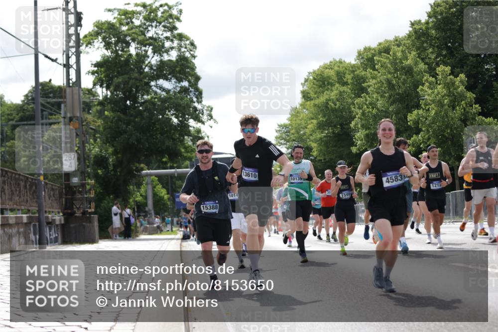 29.06.2025 - hella hamburg halbmarathon Jannik Wohlers http://msf.ph/oto/8153650 29.06.2025 10:15:55 Lombardsbrücke 1212, 1244, 1599, 2803, 2835, 3030, 3134, 3648, 4583, 4637, 5046, 5294, 6024, 7753, 8274, 8597, 8645, 9601, 9628, 9802, 9810, 9881, 10107, 10139, 10141, 10183, 10292, 10844, 10990, 11344, 11345, 11752, 12572, 13215, 13610, 13727, 15332, 15388, 15487, 15724, 16199, 16456, 16921, 17422, 17592, 17694, 17806, 17854, 17942, 18735 meine-sportfotos.de