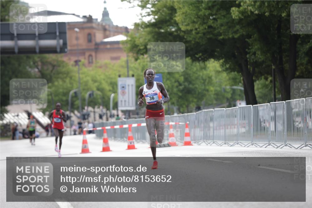 29.06.2025 - hella hamburg halbmarathon Jannik Wohlers http://msf.ph/oto/8153652 29.06.2025 09:34:55 Lombardsbrücke 29, 43, 46, 48 meine-sportfotos.de