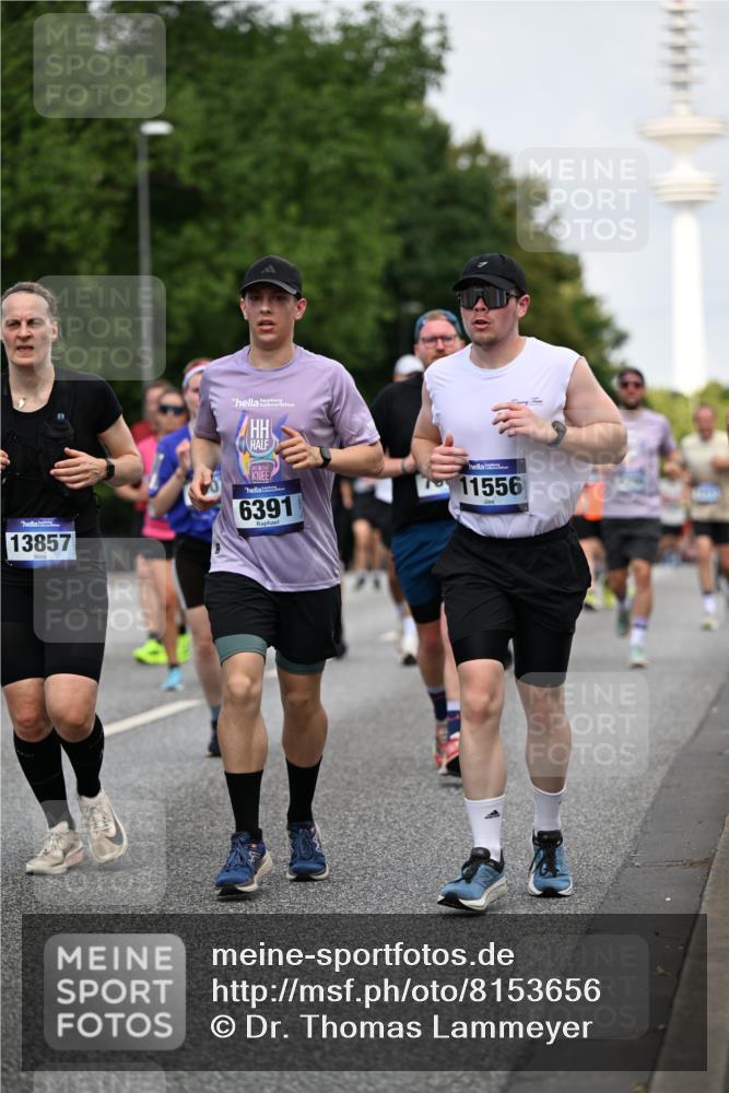 29.06.2025 - hella hamburg halbmarathon Dr. Thomas Lammeyer http://msf.ph/oto/8153656 29.06.2025 10:07:46 Kennedybrücke 1114, 1885, 2594, 2683, 2759, 3001, 4095, 4307, 4511, 4587, 5384, 5396, 5464, 5613, 6217, 6391, 6453, 7006, 7277, 7278, 7279, 7306, 7935, 8469, 8614, 9453, 10389, 11402 meine-sportfotos.de