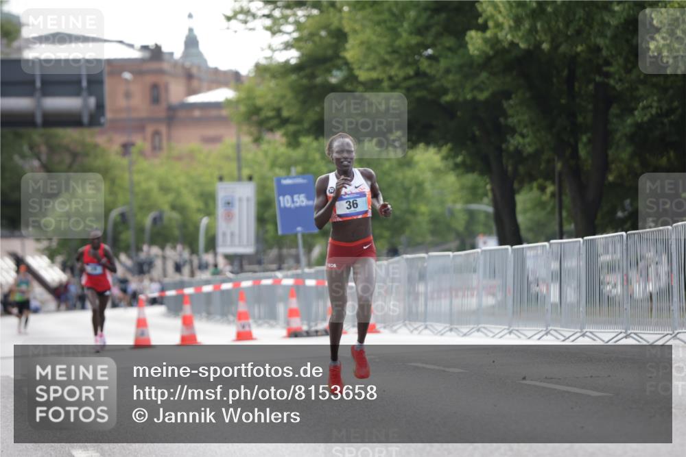 29.06.2025 - hella hamburg halbmarathon Jannik Wohlers http://msf.ph/oto/8153658 29.06.2025 09:34:56 Lombardsbrücke 29, 36, 43, 46, 48 meine-sportfotos.de
