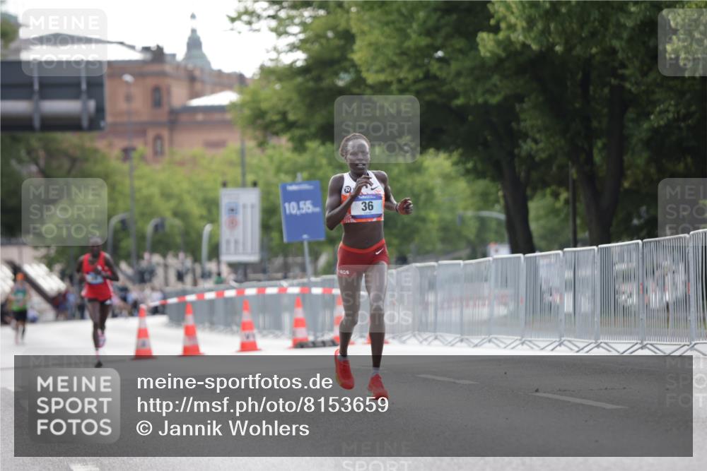 29.06.2025 - hella hamburg halbmarathon Jannik Wohlers http://msf.ph/oto/8153659 29.06.2025 09:34:56 Lombardsbrücke 29, 36, 43, 46, 48 meine-sportfotos.de