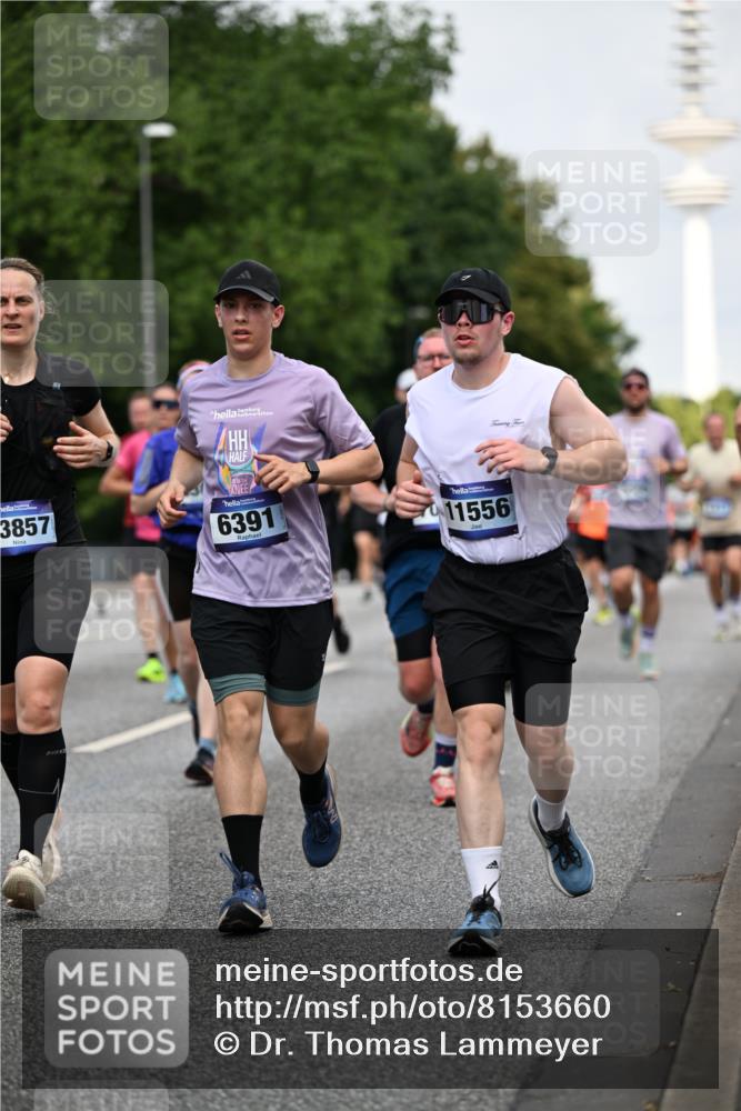 29.06.2025 - hella hamburg halbmarathon Dr. Thomas Lammeyer http://msf.ph/oto/8153660 29.06.2025 10:07:46 Kennedybrücke 1114, 1885, 2594, 2683, 2759, 3001, 4095, 4307, 4511, 4587, 5384, 5396, 5464, 5613, 6217, 6391, 6453, 7006, 7277, 7278, 7279, 7306, 7935, 8469, 8614, 9453, 10389, 11402 meine-sportfotos.de
