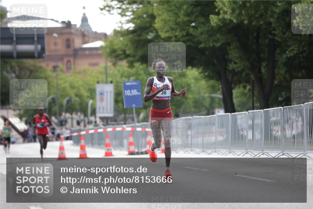 29.06.2025 - hella hamburg halbmarathon Jannik Wohlers http://msf.ph/oto/8153666 29.06.2025 09:34:56 Lombardsbrücke 29, 36, 43, 46, 48 meine-sportfotos.de