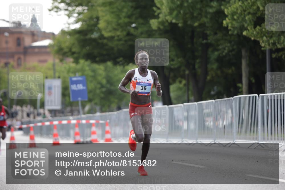 29.06.2025 - hella hamburg halbmarathon Jannik Wohlers http://msf.ph/oto/8153682 29.06.2025 09:34:57 Lombardsbrücke 29, 36, 43, 46, 48 meine-sportfotos.de