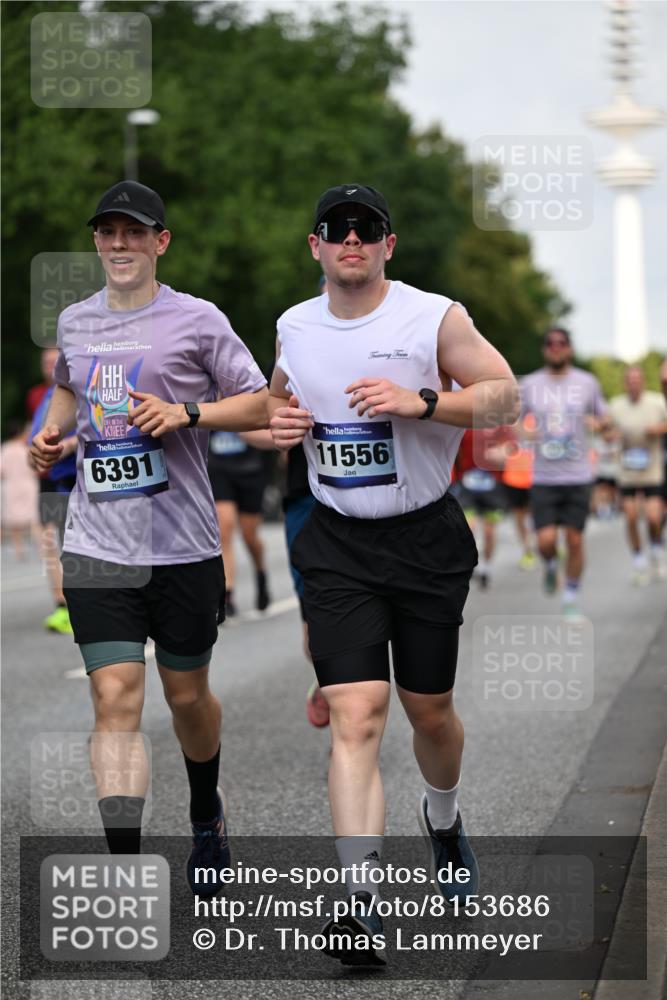 29.06.2025 - hella hamburg halbmarathon Dr. Thomas Lammeyer http://msf.ph/oto/8153686 29.06.2025 10:07:47 Kennedybrücke 1114, 1885, 2594, 2683, 2759, 3001, 4095, 4307, 4511, 4587, 5384, 5396, 5464, 5613, 6217, 6391, 6453, 7006, 7277, 7278, 7279, 7306, 7935, 8469, 8484, 8614, 9453, 10389, 11402 meine-sportfotos.de