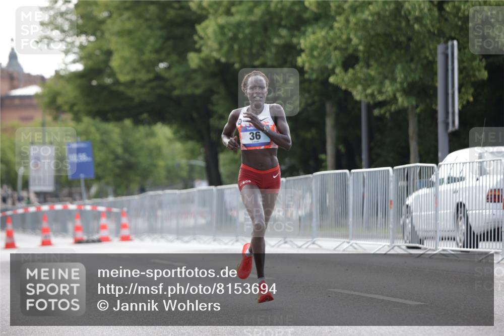 29.06.2025 - hella hamburg halbmarathon Jannik Wohlers http://msf.ph/oto/8153694 29.06.2025 09:34:58 Lombardsbrücke 29, 36, 43, 46, 48 meine-sportfotos.de