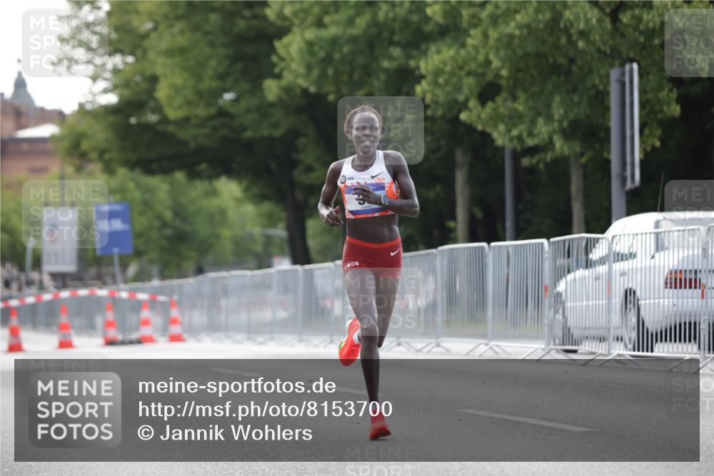 29.06.2025 - hella hamburg halbmarathon Jannik Wohlers http://msf.ph/oto/8153700 29.06.2025 09:34:58 Lombardsbrücke 29, 36, 43, 46, 48 meine-sportfotos.de