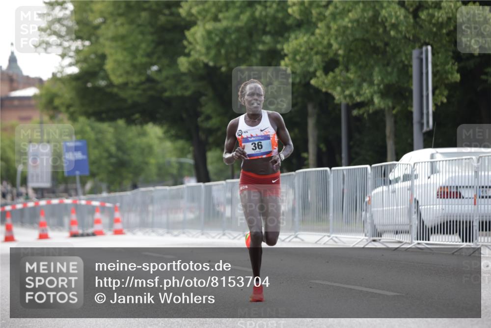 29.06.2025 - hella hamburg halbmarathon Jannik Wohlers http://msf.ph/oto/8153704 29.06.2025 09:34:58 Lombardsbrücke 29, 36, 43, 46, 48 meine-sportfotos.de
