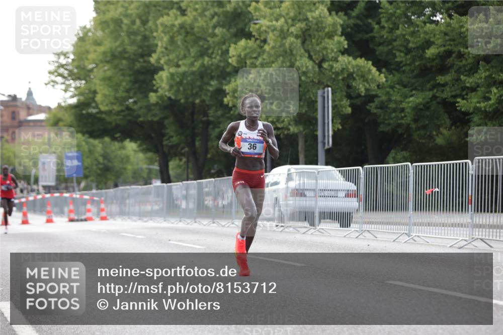 29.06.2025 - hella hamburg halbmarathon Jannik Wohlers http://msf.ph/oto/8153712 29.06.2025 09:34:58 Lombardsbrücke 29, 36, 43, 46, 48 meine-sportfotos.de