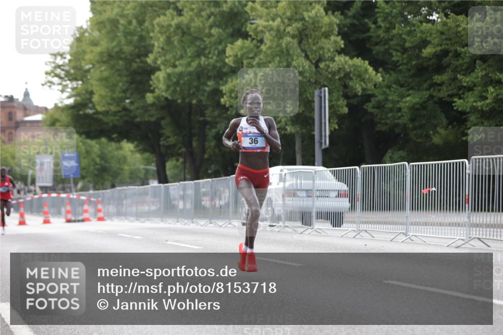 29.06.2025 - hella hamburg halbmarathon Jannik Wohlers http://msf.ph/oto/8153718 29.06.2025 09:34:58 Lombardsbrücke 29, 36, 43, 46, 48 meine-sportfotos.de