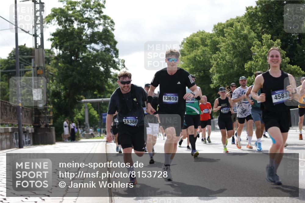 29.06.2025 - hella hamburg halbmarathon Jannik Wohlers http://msf.ph/oto/8153728 29.06.2025 10:15:56 Lombardsbrücke 1212, 1244, 1599, 2803, 2835, 3030, 3134, 3648, 4583, 4637, 5294, 6024, 7753, 8274, 8597, 8645, 8847, 9601, 9628, 9802, 9810, 9881, 10107, 10139, 10141, 10183, 10292, 10844, 10990, 11344, 11345, 11752, 12572, 13215, 13220, 13610, 13727, 15332, 15388, 15487, 15724, 16199, 16456, 16607, 16921, 17422, 17592, 17694, 17806, 17854, 17942, 18735 meine-sportfotos.de