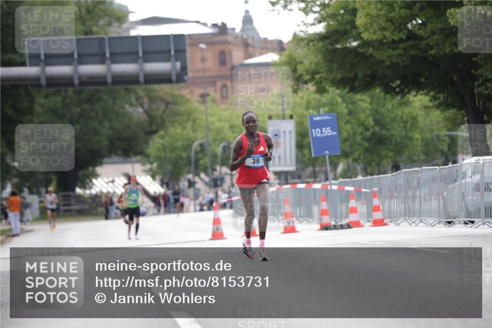 29.06.2025 - hella hamburg halbmarathon Jannik Wohlers http://msf.ph/oto/8153731 29.06.2025 09:35:00 Lombardsbrücke 36, 39 meine-sportfotos.de
