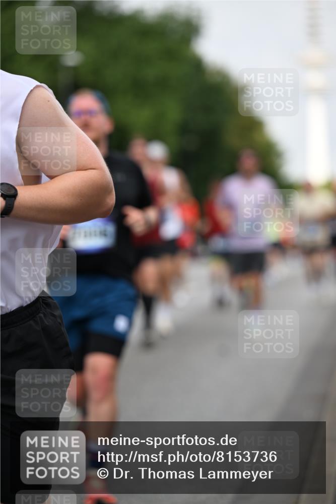 29.06.2025 - hella hamburg halbmarathon Dr. Thomas Lammeyer http://msf.ph/oto/8153736 29.06.2025 10:07:48 Kennedybrücke 1885, 2594, 2683, 2759, 3001, 4095, 4307, 4511, 4587, 5384, 5396, 5464, 5613, 6217, 6391, 6453, 7006, 7277, 7278, 7279, 7306, 7935, 8469, 8484, 8614, 9453, 9899, 10389, 11402 meine-sportfotos.de