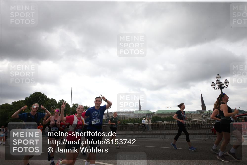 29.06.2025 - hella hamburg halbmarathon Jannik Wohlers http://msf.ph/oto/8153742 29.06.2025 10:51:07 Lombardsbrücke 1617, 1997, 2308, 2484, 2485, 2593, 2736, 2778, 4748, 4808, 4878, 5291, 5357, 5394, 5716, 5717, 6007, 6091, 6885, 6945, 6954, 6961, 7769, 7841, 7871, 7992, 8040, 8125, 8399, 8672, 9340, 9462, 9582, 9583, 9763, 10496, 11034, 11268, 11575, 11913, 12766, 13079, 13598, 13710, 13769, 15092, 15776, 16258, 16595, 16642, 16678, 16807, 17641, 19106 meine-sportfotos.de