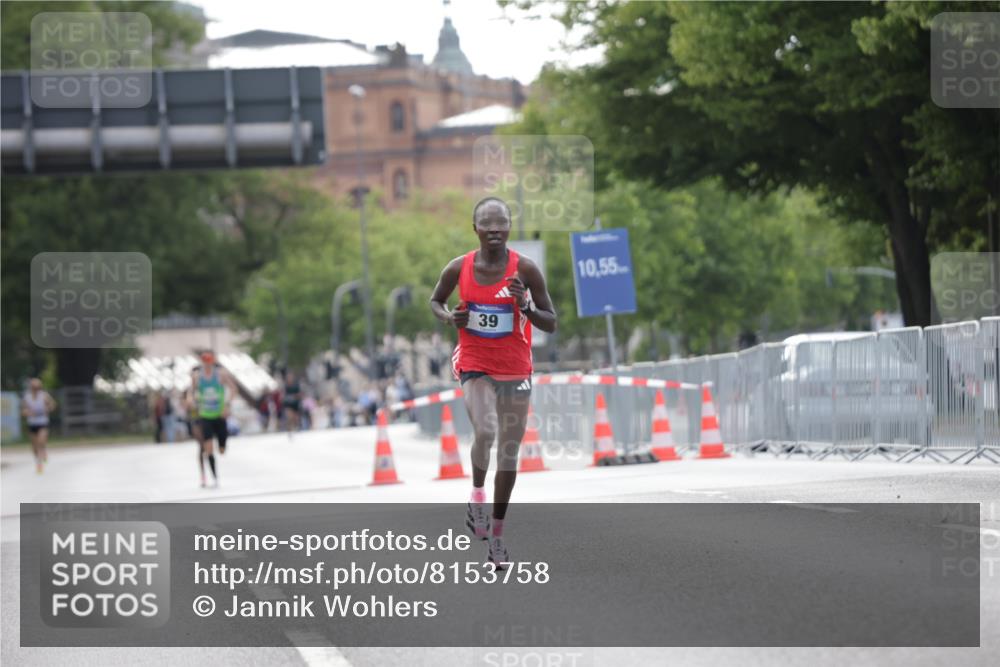 29.06.2025 - hella hamburg halbmarathon Jannik Wohlers http://msf.ph/oto/8153758 29.06.2025 09:35:01 Lombardsbrücke 36, 39 meine-sportfotos.de