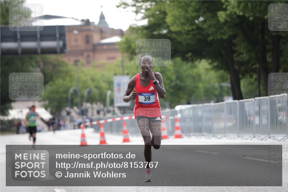 29.06.2025 - hella hamburg halbmarathon Jannik Wohlers http://msf.ph/oto/8153767 29.06.2025 09:35:02 Lombardsbrücke 36, 39 meine-sportfotos.de