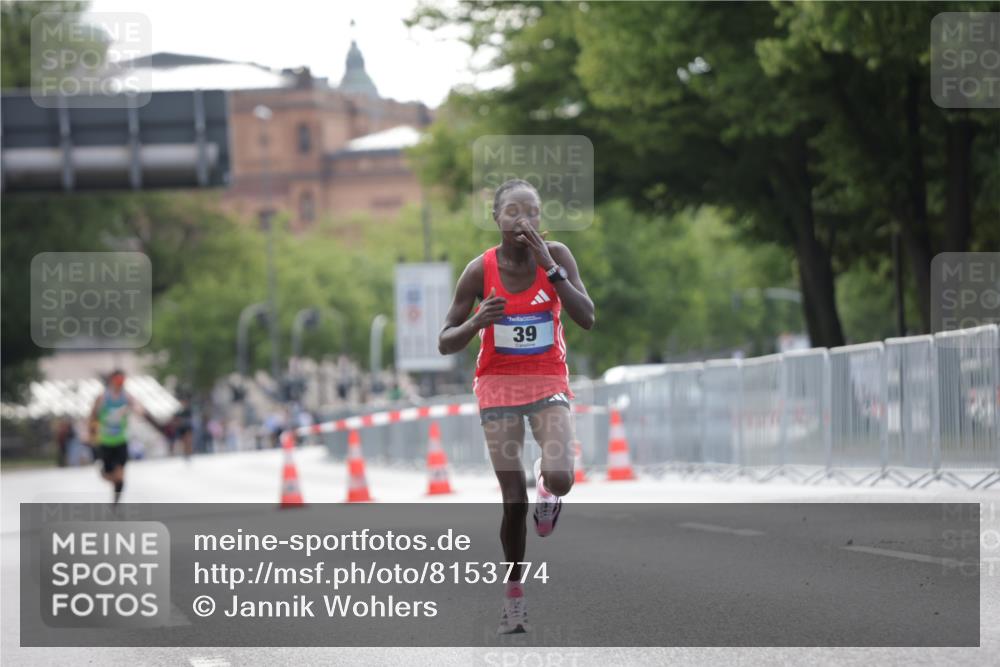 29.06.2025 - hella hamburg halbmarathon Jannik Wohlers http://msf.ph/oto/8153774 29.06.2025 09:35:02 Lombardsbrücke 36, 39 meine-sportfotos.de