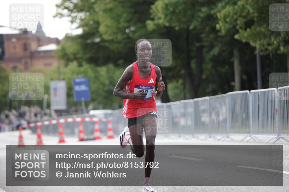 29.06.2025 - hella hamburg halbmarathon Jannik Wohlers http://msf.ph/oto/8153792 29.06.2025 09:35:03 Lombardsbrücke 36, 39 meine-sportfotos.de