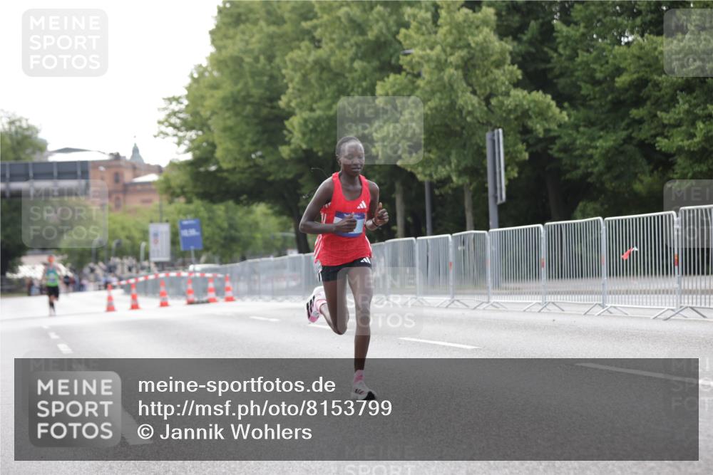 29.06.2025 - hella hamburg halbmarathon Jannik Wohlers http://msf.ph/oto/8153799 29.06.2025 09:35:04 Lombardsbrücke 36, 39 meine-sportfotos.de