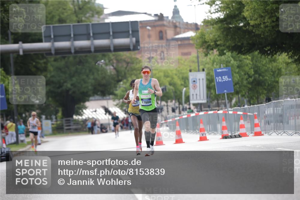 29.06.2025 - hella hamburg halbmarathon Jannik Wohlers http://msf.ph/oto/8153839 29.06.2025 09:35:09 Lombardsbrücke 36, 39 meine-sportfotos.de