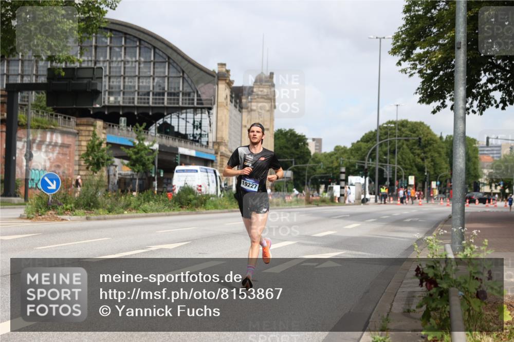 29.06.2025 - hella hamburg halbmarathon Yannick Fuchs http://msf.ph/oto/8153867 29.06.2025 10:10:17 20KM 19227 meine-sportfotos.de