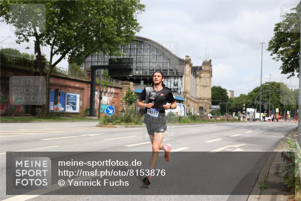 29.06.2025 - hella hamburg halbmarathon Yannick Fuchs http://msf.ph/oto/8153876 29.06.2025 10:10:18 20KM 19227 meine-sportfotos.de
