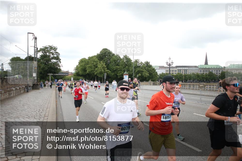 29.06.2025 - hella hamburg halbmarathon Jannik Wohlers http://msf.ph/oto/8153877 29.06.2025 10:53:13 Lombardsbrücke 1340, 1709, 1984, 2429, 3226, 4595, 4801, 5562, 5815, 5856, 5857, 6041, 6044, 6273, 6306, 6913, 6996, 7039, 7068, 7537, 7611, 7876, 7890, 8189, 9077, 9456, 9531, 9685, 9771, 9785, 11489, 11493, 11914, 12068, 12082, 12259, 12280, 12459, 13072, 13316, 13351, 14065, 14927, 15118, 15290, 15292, 15498, 15804, 15821, 15822, 16979, 17236, 17709, 18057, 18059, 18079, 18083, 18144, 18523, 18532, 18593, 18609, 18902 meine-sportfotos.de