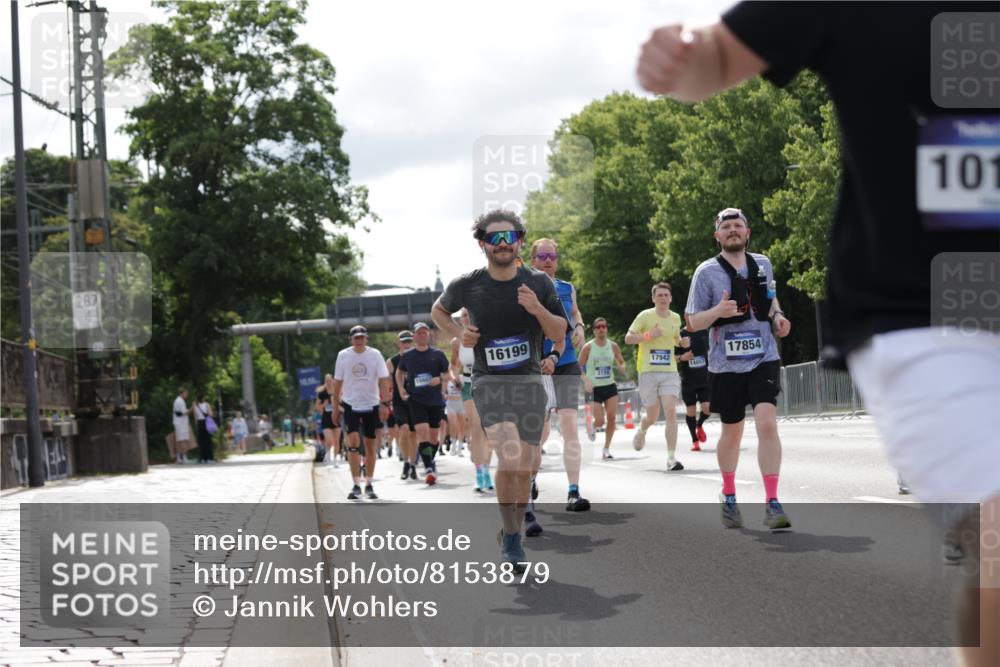 29.06.2025 - hella hamburg halbmarathon Jannik Wohlers http://msf.ph/oto/8153879 29.06.2025 10:15:59 Lombardsbrücke 1212, 1244, 1599, 2835, 3030, 3134, 3156, 3484, 3648, 4583, 4637, 5294, 6024, 7158, 7753, 8295, 8597, 8645, 8707, 8847, 9628, 9810, 9881, 10139, 10141, 10183, 10990, 11344, 11345, 11752, 12572, 13215, 13220, 13610, 13727, 13835, 14857, 15332, 15388, 15487, 16186, 16199, 16456, 16607, 16921, 17422, 17592, 17694, 17806, 17838, 17854, 17942, 18735 meine-sportfotos.de