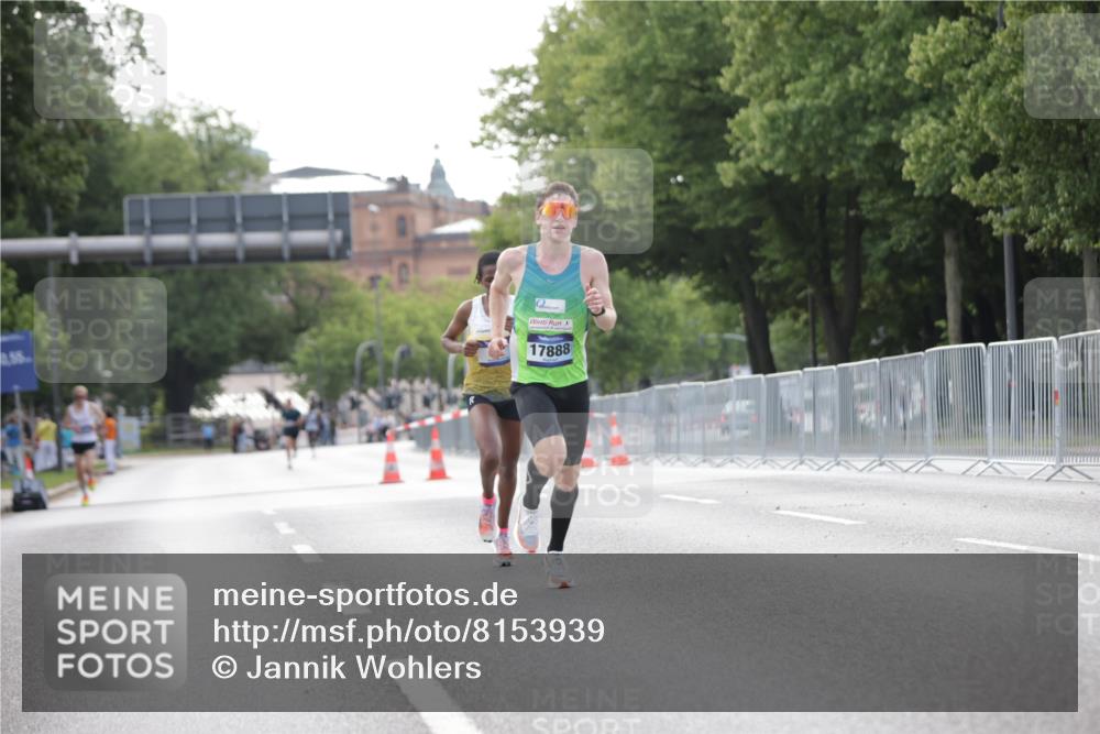 29.06.2025 - hella hamburg halbmarathon Jannik Wohlers http://msf.ph/oto/8153939 29.06.2025 09:35:12 Lombardsbrücke 36, 39, 47, 17888 meine-sportfotos.de
