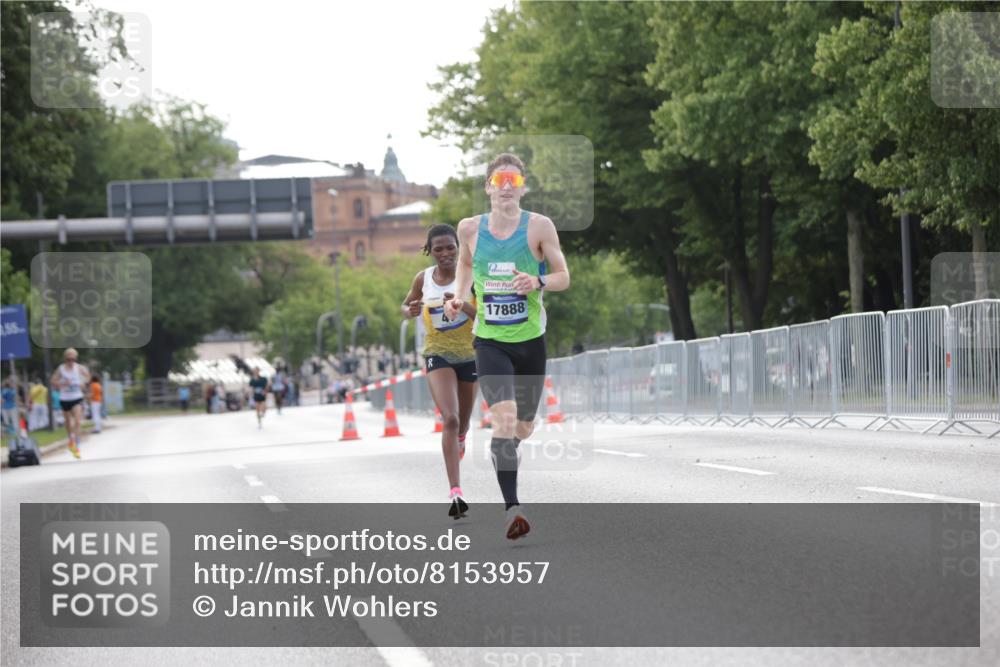 29.06.2025 - hella hamburg halbmarathon Jannik Wohlers http://msf.ph/oto/8153957 29.06.2025 09:35:12 Lombardsbrücke 36, 39, 47, 17888 meine-sportfotos.de