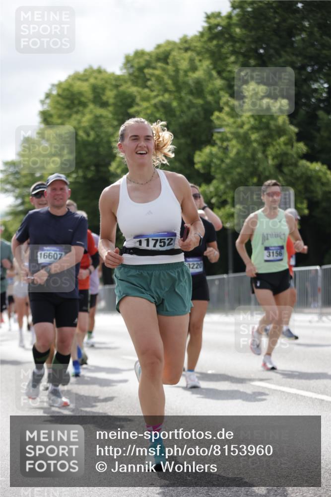 29.06.2025 - hella hamburg halbmarathon Jannik Wohlers http://msf.ph/oto/8153960 29.06.2025 10:16:03 Lombardsbrücke 1212, 1244, 1599, 2347, 3030, 3134, 3156, 3484, 3648, 3687, 4478, 4583, 5294, 6024, 6488, 7158, 7358, 7753, 8295, 8597, 8645, 8707, 8847, 9628, 9664, 9810, 10076, 10139, 10141, 10183, 10575, 11344, 11345, 11752, 12572, 12911, 13215, 13220, 13610, 13712, 13727, 13835, 14857, 15332, 15388, 15487, 16098, 16100, 16186, 16199, 16456, 16607, 16740, 17422, 17592, 17694, 17806, 17838, 17854, 17942 meine-sportfotos.de