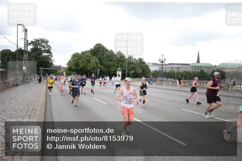 29.06.2025 - hella hamburg halbmarathon Jannik Wohlers http://msf.ph/oto/8153979 29.06.2025 10:53:16 Lombardsbrücke 1709, 1753, 1984, 2429, 3055, 4595, 4801, 5562, 5856, 5857, 6039, 6041, 6044, 6273, 6306, 6913, 6996, 7039, 7537, 7611, 7890, 9077, 9456, 9531, 9771, 9785, 11489, 11493, 11914, 12068, 12082, 12259, 12280, 12459, 13072, 13316, 13351, 14799, 14927, 15047, 15118, 15290, 15292, 15498, 15804, 15821, 15822, 16313, 16748, 16979, 17236, 17255, 17709, 18057, 18059, 18079, 18083, 18532, 18609, 18902 meine-sportfotos.de
