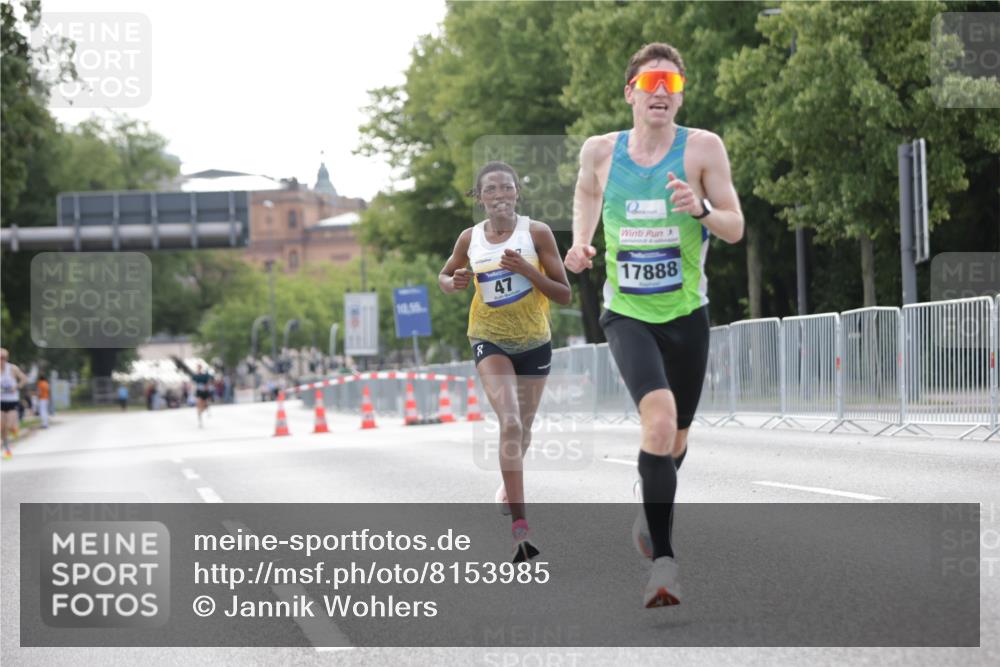 29.06.2025 - hella hamburg halbmarathon Jannik Wohlers http://msf.ph/oto/8153985 29.06.2025 09:35:14 Lombardsbrücke 36, 39, 47, 17888 meine-sportfotos.de