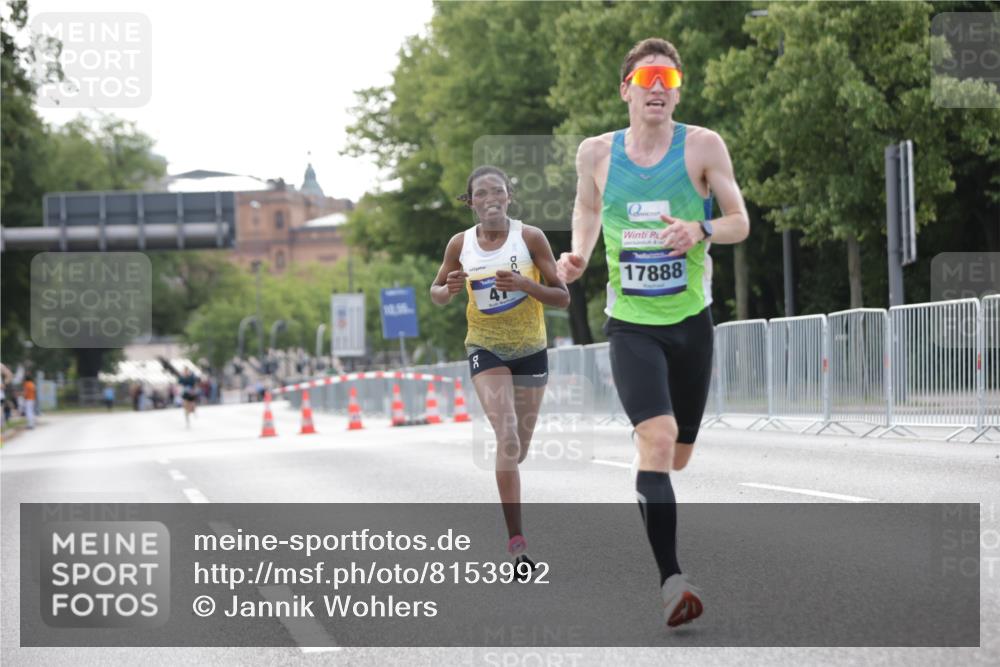 29.06.2025 - hella hamburg halbmarathon Jannik Wohlers http://msf.ph/oto/8153992 29.06.2025 09:35:14 Lombardsbrücke 36, 39, 47, 17888 meine-sportfotos.de
