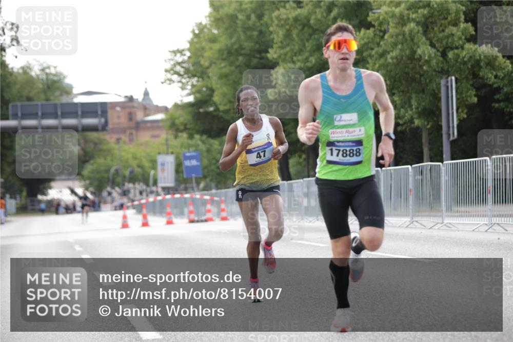 29.06.2025 - hella hamburg halbmarathon Jannik Wohlers http://msf.ph/oto/8154007 29.06.2025 09:35:14 Lombardsbrücke 36, 39, 47, 17888 meine-sportfotos.de