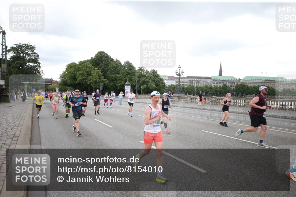 29.06.2025 - hella hamburg halbmarathon Jannik Wohlers http://msf.ph/oto/8154010 29.06.2025 10:53:17 Lombardsbrücke 1709, 1753, 1984, 2079, 2429, 3055, 4595, 4801, 5430, 5562, 5856, 5857, 6039, 6041, 6044, 6273, 6306, 6913, 6996, 7039, 7537, 7611, 7890, 9077, 9456, 9531, 9771, 9785, 11489, 11493, 12068, 12082, 12259, 12280, 12459, 13072, 13316, 13351, 14799, 14927, 15047, 15118, 15290, 15292, 15498, 15804, 15821, 15822, 16313, 16748, 16979, 17236, 17255, 17709, 18057, 18059, 18079, 18083, 18532, 18609, 18902 meine-sportfotos.de