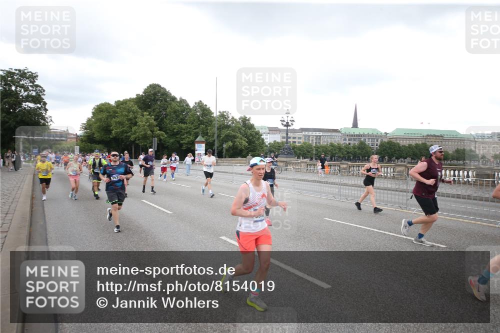 29.06.2025 - hella hamburg halbmarathon Jannik Wohlers http://msf.ph/oto/8154019 29.06.2025 10:53:17 Lombardsbrücke 1709, 1753, 1984, 2079, 2429, 3055, 4595, 4801, 5430, 5562, 5856, 5857, 6039, 6041, 6044, 6273, 6306, 6913, 6996, 7039, 7537, 7611, 7890, 9077, 9456, 9531, 9771, 9785, 11489, 11493, 12068, 12082, 12259, 12280, 12459, 13072, 13316, 13351, 14799, 14927, 15047, 15118, 15290, 15292, 15498, 15804, 15821, 15822, 16313, 16748, 16979, 17236, 17255, 17709, 18057, 18059, 18079, 18083, 18532, 18609, 18902 meine-sportfotos.de