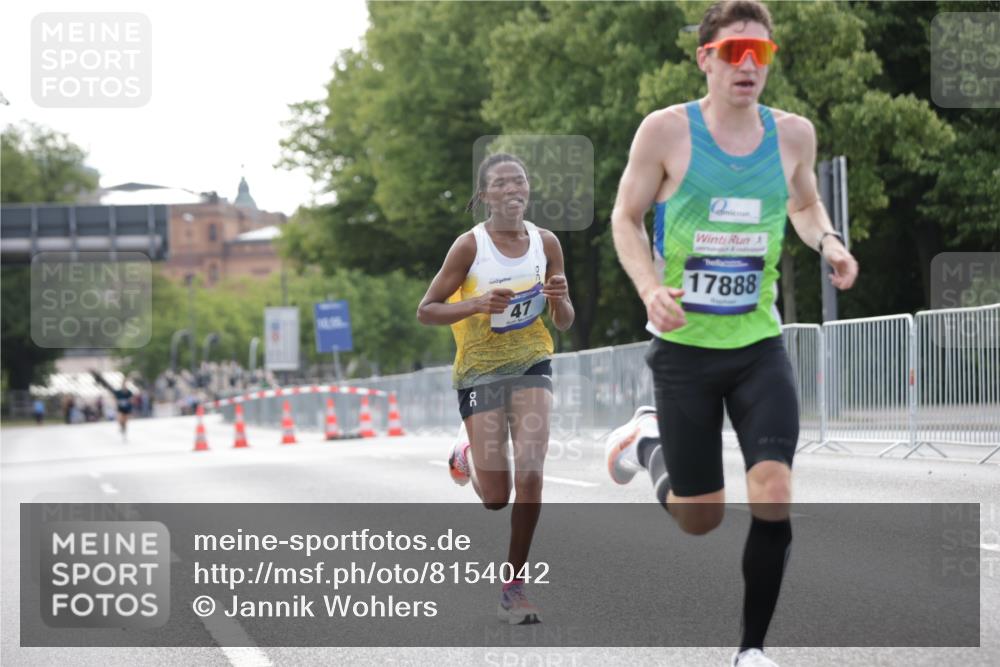 29.06.2025 - hella hamburg halbmarathon Jannik Wohlers http://msf.ph/oto/8154042 29.06.2025 09:35:14 Lombardsbrücke 36, 39, 47, 17888 meine-sportfotos.de