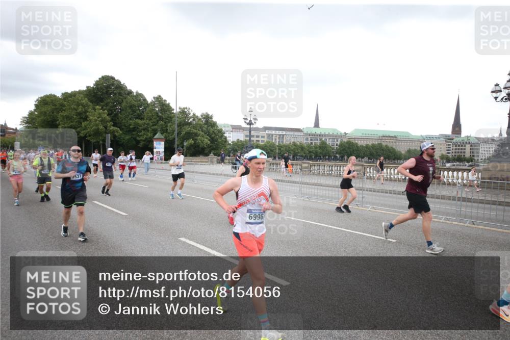 29.06.2025 - hella hamburg halbmarathon Jannik Wohlers http://msf.ph/oto/8154056 29.06.2025 10:53:17 Lombardsbrücke 1709, 1753, 1984, 2079, 2429, 3055, 4595, 4801, 5430, 5562, 5856, 5857, 6039, 6041, 6044, 6273, 6306, 6913, 6996, 7039, 7537, 7611, 7890, 9077, 9456, 9531, 9771, 9785, 11489, 11493, 12068, 12082, 12259, 12280, 12459, 13072, 13316, 13351, 14799, 14927, 15047, 15118, 15290, 15292, 15498, 15804, 15821, 15822, 16313, 16748, 16979, 17236, 17255, 17709, 18057, 18059, 18079, 18083, 18532, 18609, 18902 meine-sportfotos.de