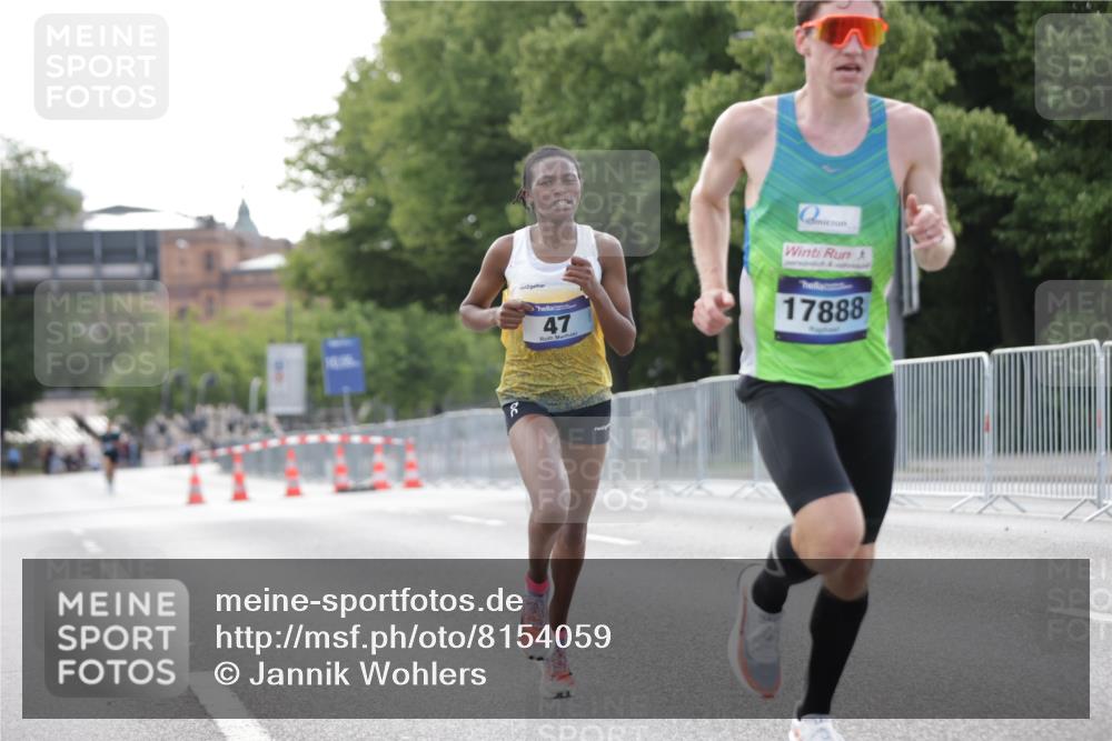 29.06.2025 - hella hamburg halbmarathon Jannik Wohlers http://msf.ph/oto/8154059 29.06.2025 09:35:14 Lombardsbrücke 36, 39, 47, 17888 meine-sportfotos.de