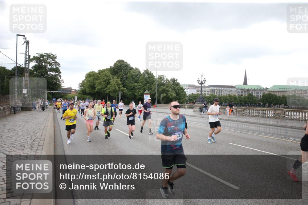 29.06.2025 - hella hamburg halbmarathon Jannik Wohlers http://msf.ph/oto/8154086 29.06.2025 10:53:18 Lombardsbrücke 1709, 1753, 1984, 2079, 2429, 3055, 4595, 4801, 5430, 5562, 5856, 5857, 6039, 6273, 6306, 6913, 6996, 7039, 7537, 7611, 7890, 9077, 9456, 9531, 9771, 9785, 11489, 11493, 12068, 12082, 12259, 12459, 13072, 13316, 13351, 14799, 14927, 15047, 15118, 15191, 15290, 15292, 15498, 15804, 15821, 15822, 16313, 16748, 16979, 17236, 17255, 17709, 18057, 18059, 18079, 18083, 18532, 18609, 18902 meine-sportfotos.de