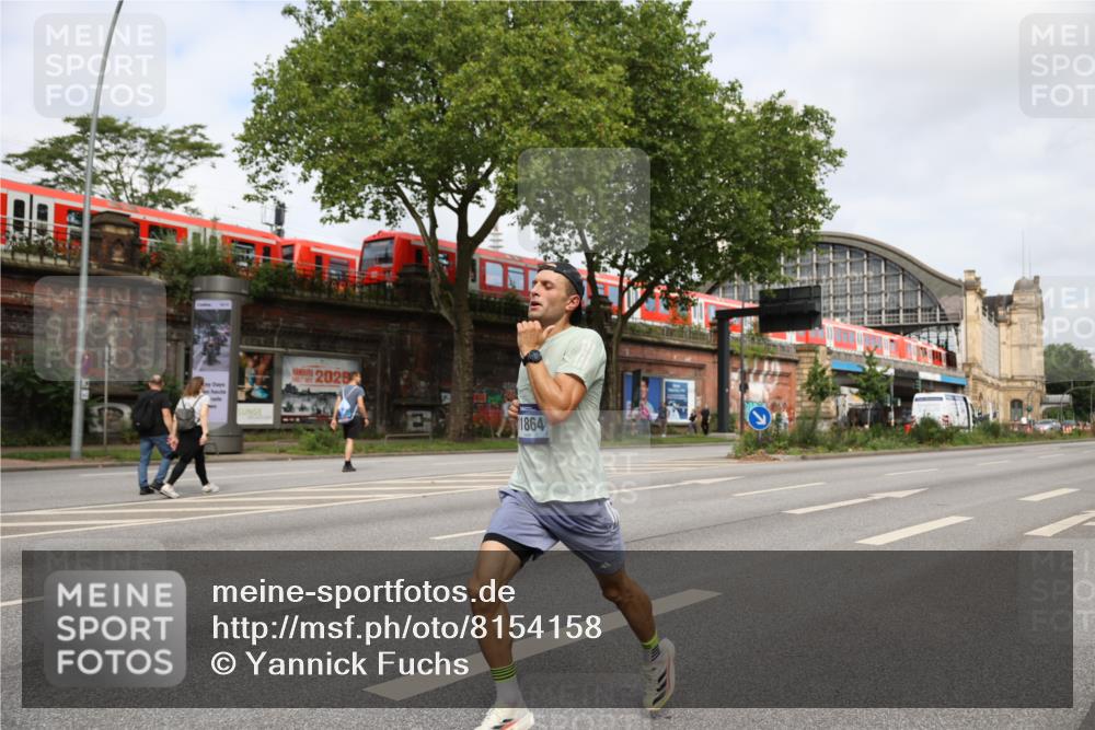 29.06.2025 - hella hamburg halbmarathon Yannick Fuchs http://msf.ph/oto/8154158 29.06.2025 10:12:33 20KM 11864, 16529 meine-sportfotos.de
