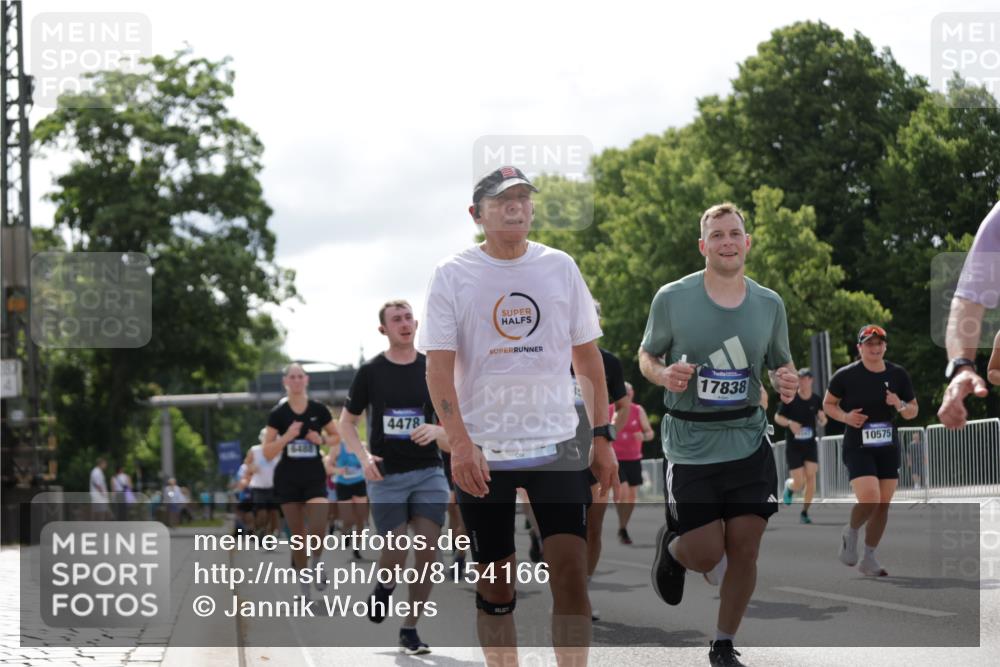 29.06.2025 - hella hamburg halbmarathon Jannik Wohlers http://msf.ph/oto/8154166 29.06.2025 10:16:07 Lombardsbrücke 1212, 1244, 1599, 1825, 2347, 2912, 3030, 3156, 3484, 3687, 4478, 4583, 5294, 6024, 6488, 7158, 7358, 7753, 8295, 8317, 8597, 8645, 8707, 8847, 8857, 9628, 9664, 9810, 10076, 10139, 10141, 10232, 10575, 11236, 11344, 11345, 11752, 12230, 12417, 12872, 12911, 13220, 13610, 13712, 13727, 13835, 13859, 14219, 14857, 15388, 16098, 16100, 16186, 16199, 16456, 16607, 16740, 16856, 17422, 17694, 17806, 17838, 17854, 17942 meine-sportfotos.de