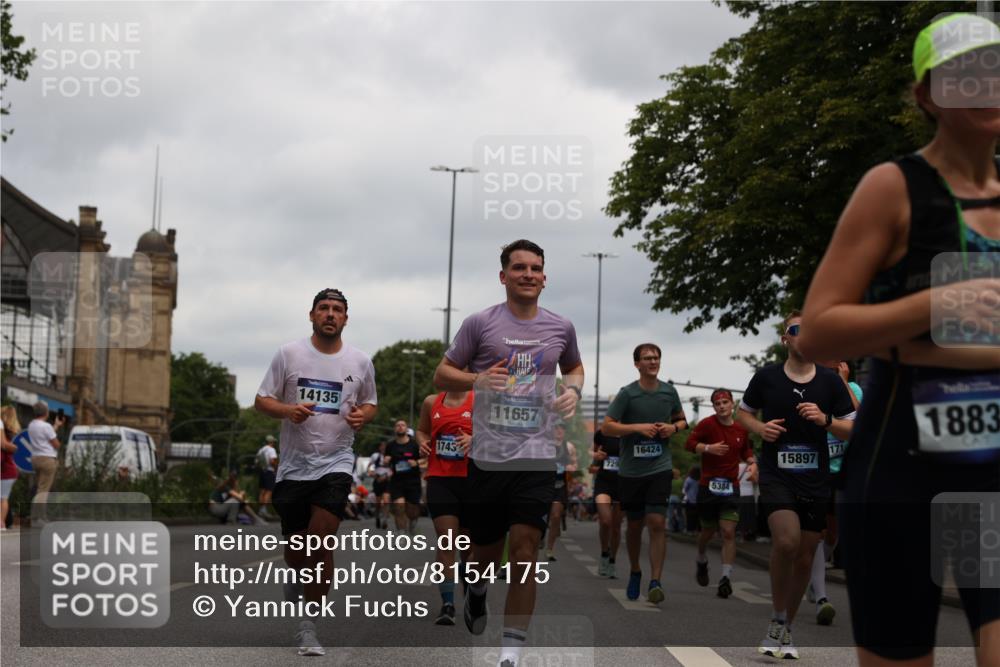 29.06.2025 - hella hamburg halbmarathon Yannick Fuchs http://msf.ph/oto/8154175 29.06.2025 10:57:47 20KM 1254, 1316, 1334, 1464, 1940, 2685, 4328, 5305, 5384, 7290, 8561, 9191, 10705, 10766, 11149, 11527, 11657, 11771, 12315, 12316, 12662, 13171, 13841, 14135, 14493, 15093, 15532, 15897, 16424, 16426, 16639, 16995, 17061, 17071, 17437, 17685, 17686, 17730, 17894, 18122, 18581, 18717 meine-sportfotos.de