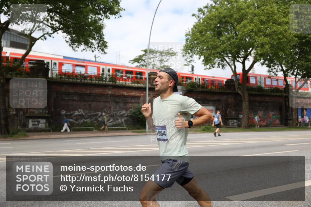 29.06.2025 - hella hamburg halbmarathon Yannick Fuchs http://msf.ph/oto/8154177 29.06.2025 10:12:34 20KM 11864, 16529 meine-sportfotos.de