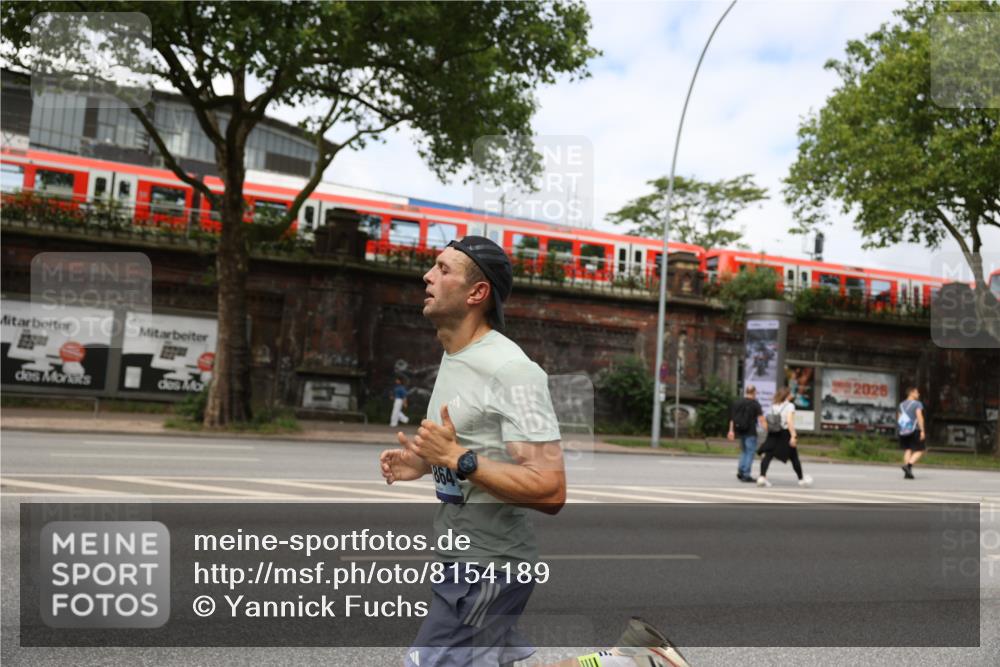 29.06.2025 - hella hamburg halbmarathon Yannick Fuchs http://msf.ph/oto/8154189 29.06.2025 10:12:34 20KM 11864, 16529 meine-sportfotos.de