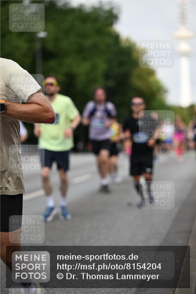 29.06.2025 - hella hamburg halbmarathon Dr. Thomas Lammeyer http://msf.ph/oto/8154204 29.06.2025 10:07:55 Kennedybrücke 1450, 2277, 2594, 2683, 4095, 4307, 4587, 5058, 5384, 5396, 5464, 5613, 6142, 6391, 6453, 7006, 7277, 7278, 7279, 7306, 7935, 8177, 8421, 8422, 8423, 8469, 8484, 9899, 10389, 11402 meine-sportfotos.de
