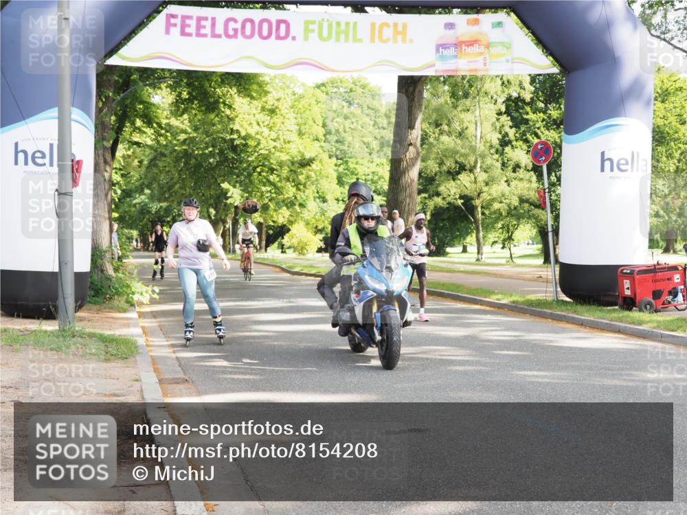 29.06.2025 - hella hamburg halbmarathon MichiJ http://msf.ph/oto/8154208 29.06.2025 09:54:08 Zwischen KM18-KM19  meine-sportfotos.de