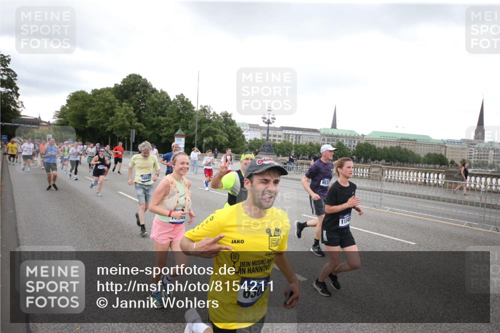 29.06.2025 - hella hamburg halbmarathon Jannik Wohlers http://msf.ph/oto/8154211 29.06.2025 10:53:20 Lombardsbrücke 1687, 1753, 2079, 2429, 3055, 4595, 4801, 5430, 5856, 5857, 6039, 6273, 6306, 6913, 6996, 7039, 7537, 7611, 7614, 7890, 9077, 9531, 9572, 9771, 11493, 12068, 12259, 12459, 13316, 14799, 14927, 15047, 15118, 15191, 15290, 15292, 15498, 15804, 15821, 15822, 16313, 16748, 17236, 17255, 17309, 17709, 18057, 18059, 18079, 18083, 18532, 18609, 18902 meine-sportfotos.de