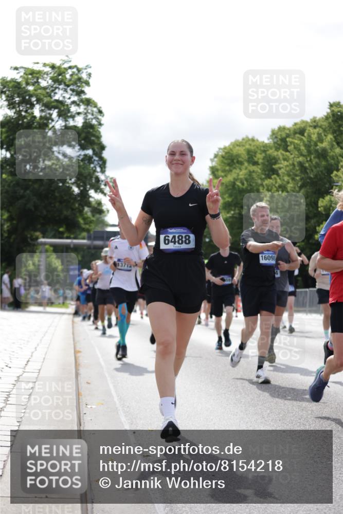 29.06.2025 - hella hamburg halbmarathon Jannik Wohlers http://msf.ph/oto/8154218 29.06.2025 10:16:10 Lombardsbrücke 1212, 1244, 1599, 1825, 2347, 2912, 3030, 3156, 3176, 3484, 3687, 4478, 5036, 5037, 6024, 6488, 7158, 7358, 7753, 8295, 8317, 8597, 8645, 8707, 8847, 8857, 9628, 9664, 9676, 9810, 10076, 10139, 10141, 10232, 10575, 11236, 11335, 11752, 12230, 12417, 12872, 12911, 13114, 13220, 13712, 13727, 13835, 13859, 14219, 14857, 16098, 16100, 16186, 16199, 16376, 16456, 16607, 16740, 16856, 17422, 17604, 17694, 17806, 17838, 17854, 17857, 17942 meine-sportfotos.de